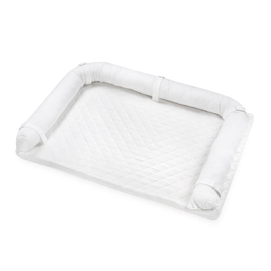 משטח החתלה קווילטד חלק לבן