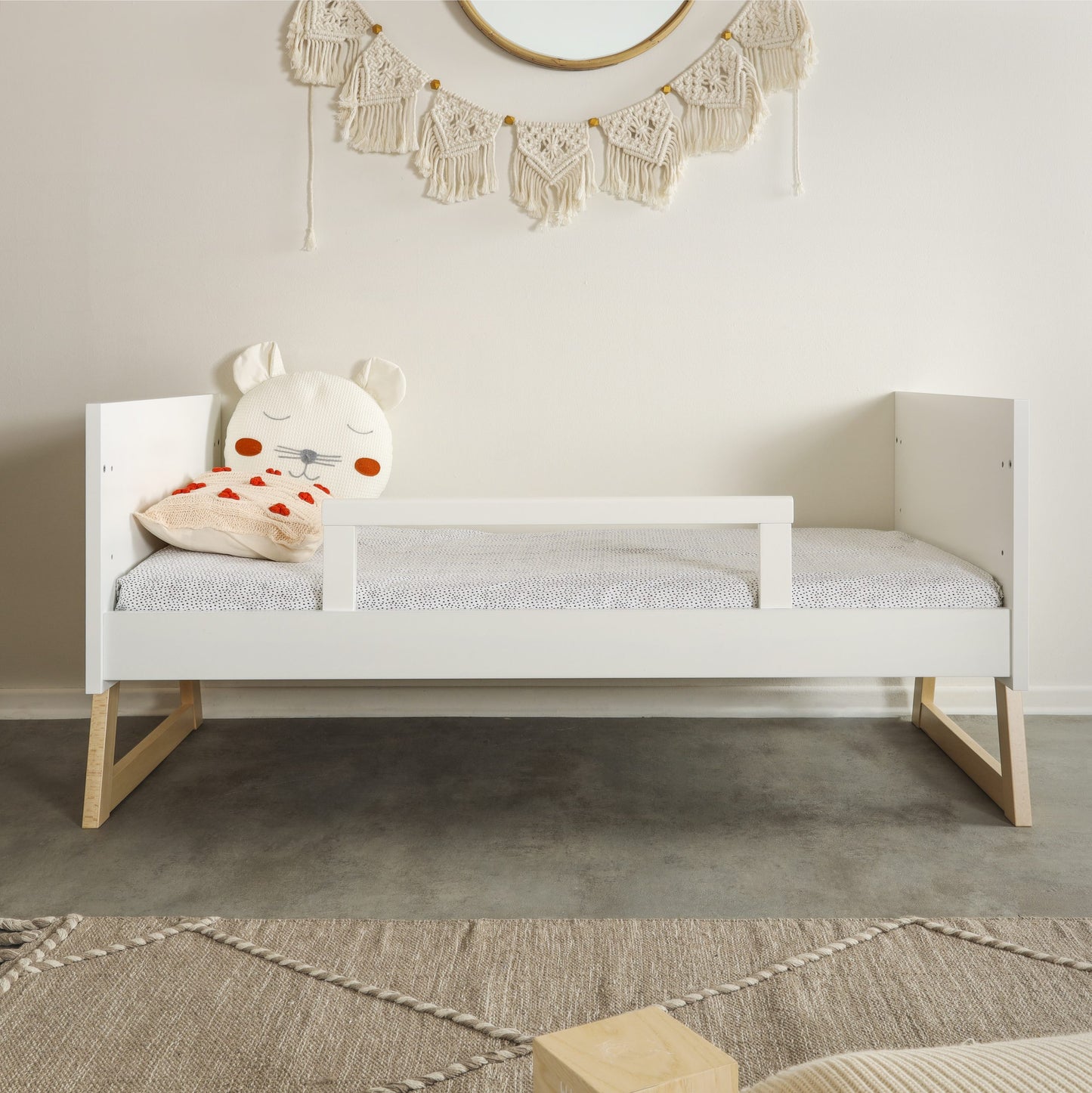 מיטת תינוק רום לבן + טבעי