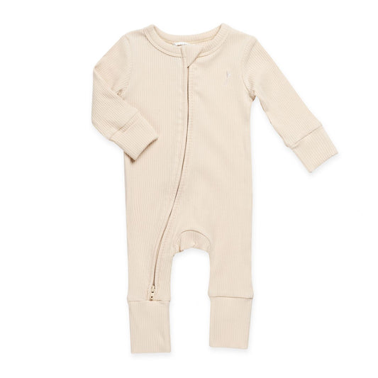 אוברול סרוג עם ריצ'רץ' בז'