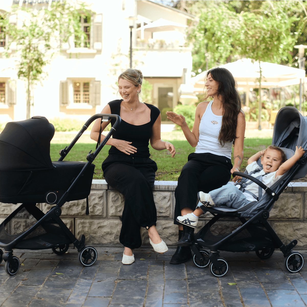 עגלת תינוק המתאימה מלידה עולה למטוס וכוללת סל שכיבה Connect Mini With Carrycot - שחור Black