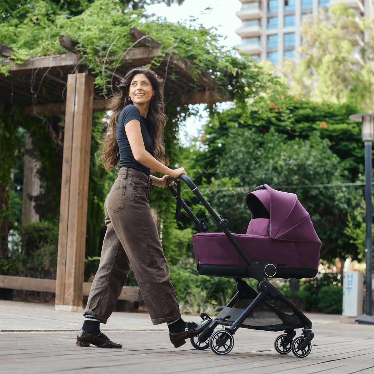 עגלת תינוק המתאימה מלידה עולה למטוס וכוללת סל שכיבה Connect Mini With Carrycot - בז' Taupe