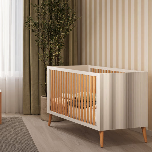 מיטת תינוק סביון לבן שילוב עץ בוק