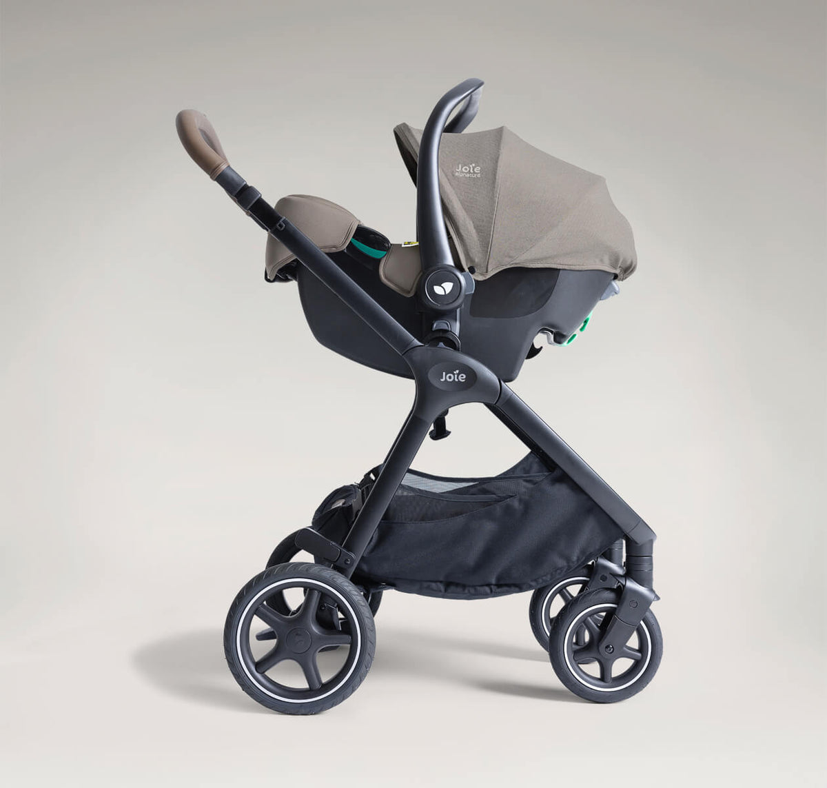 עגלת תינוק המתאימה מלידה כוללת סלקל finiti™ trio Signature